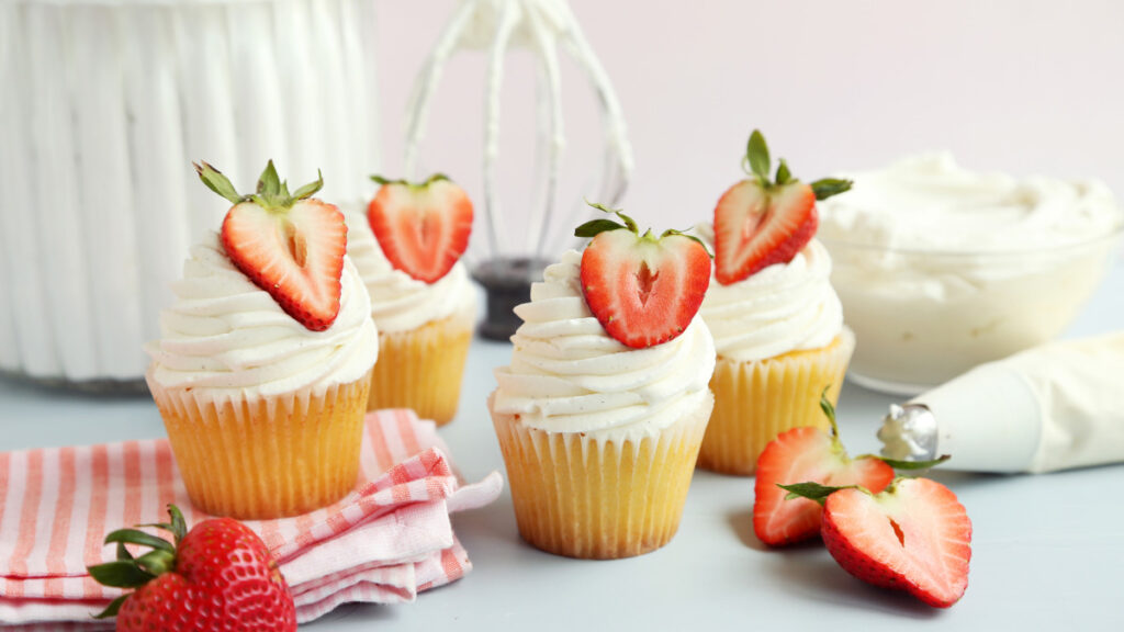 whipped-cream-frosting-foodlovey